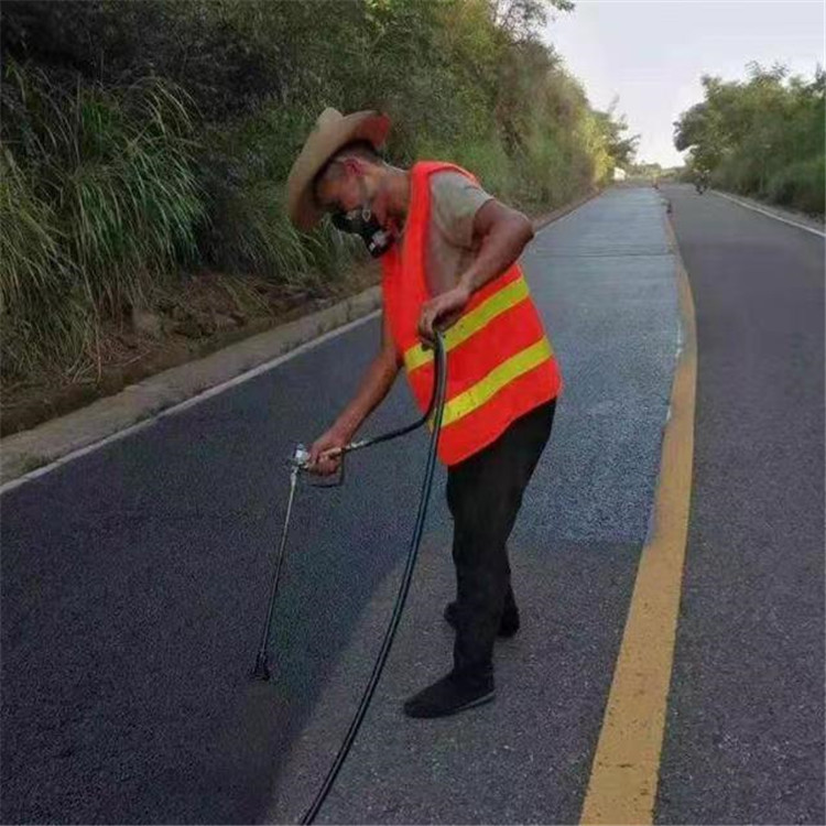 北京 彩色防滑路面的底涂是保障路面附着力