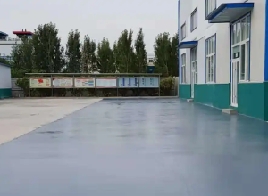 北京彩色路面喷涂翻新的材料对冬季